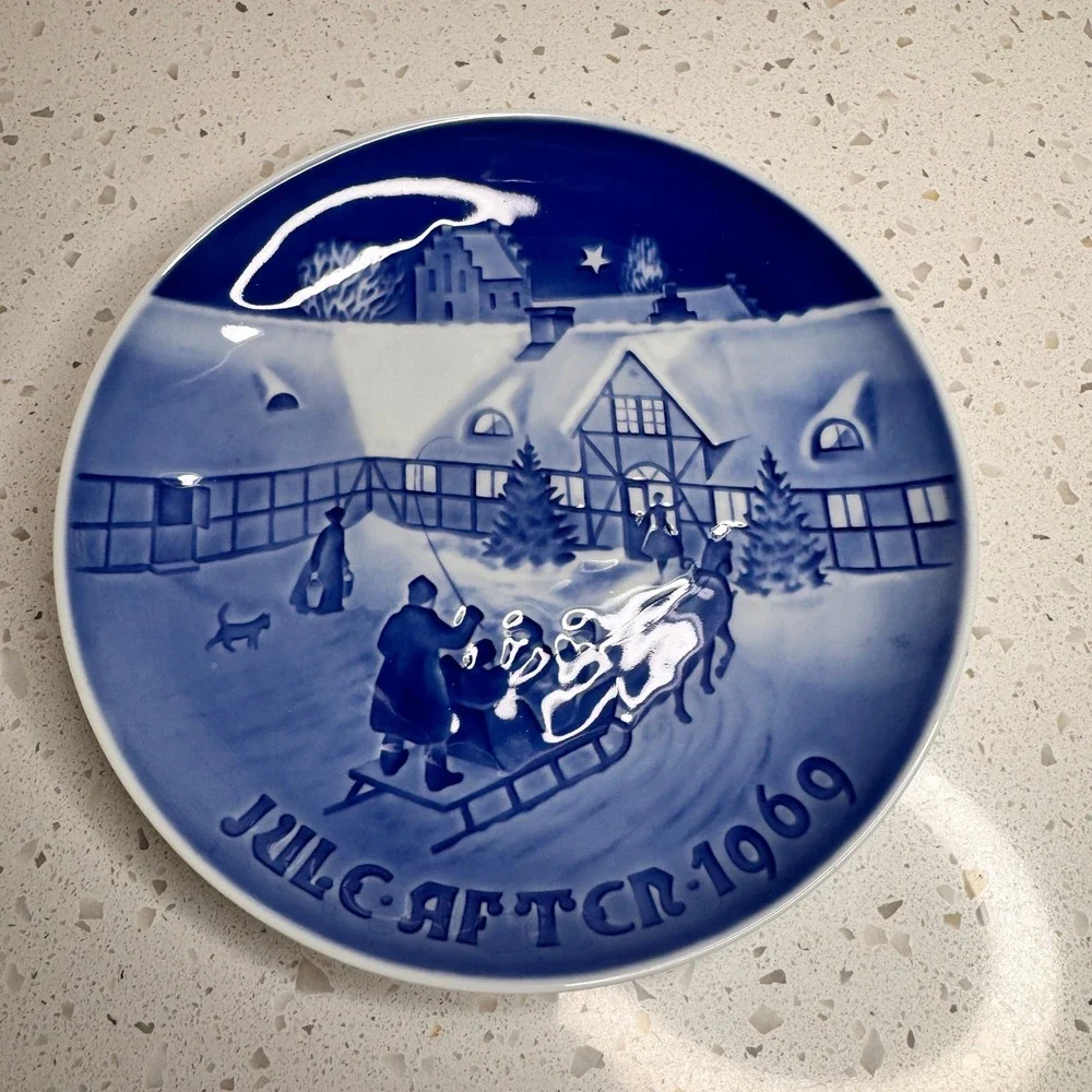 Bing & Grondahl Denmark‎ Christmas Plate 1969 Arrival of Christmas Guests Blue